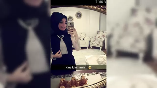 Turkish beauty shows off her blowjob skills